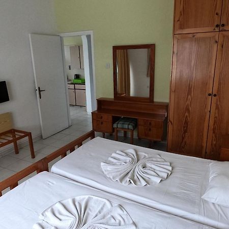 Island Budget Apartments Paphos Kültér fotó