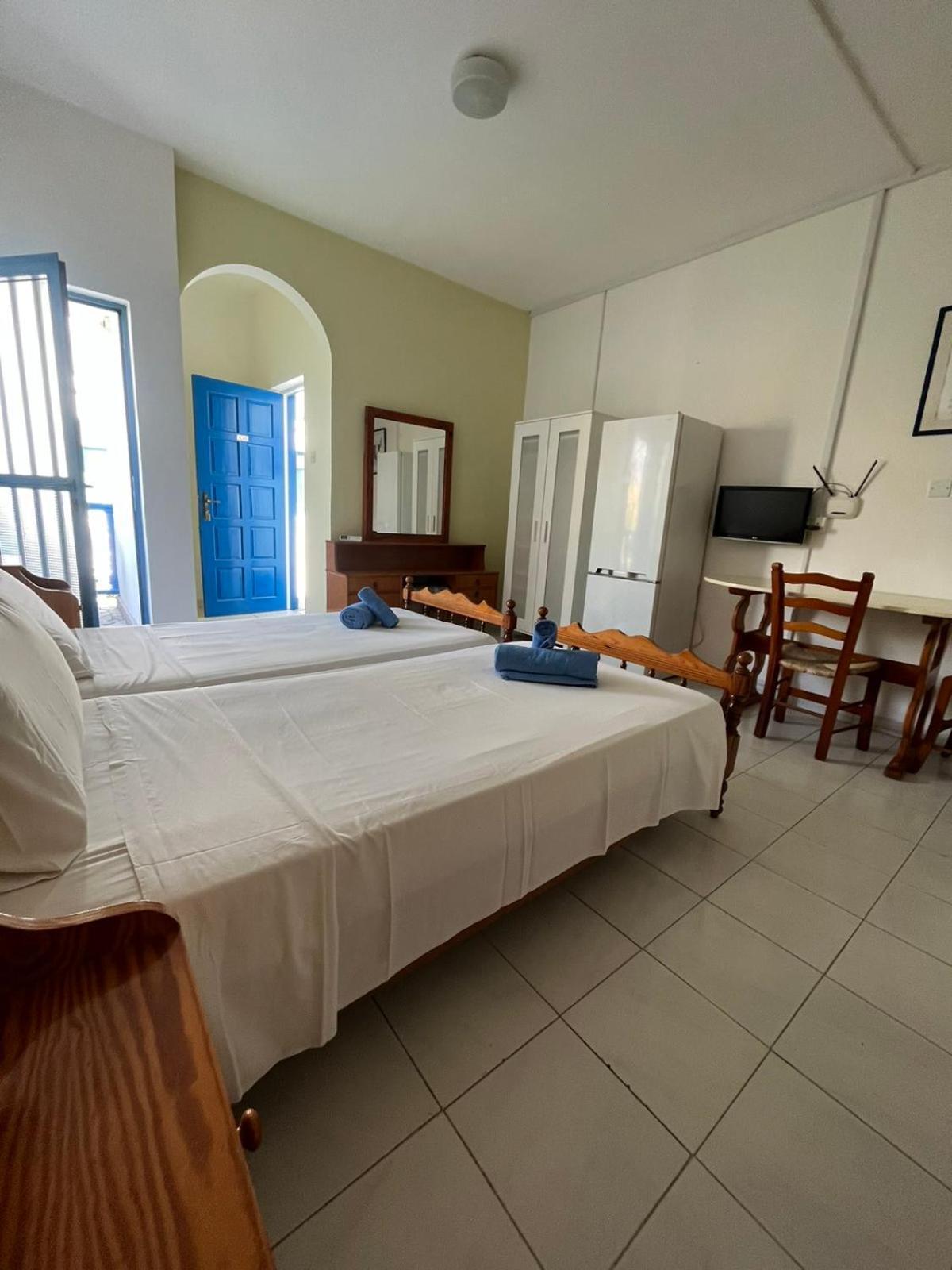 Island Budget Apartments Paphos Kültér fotó
