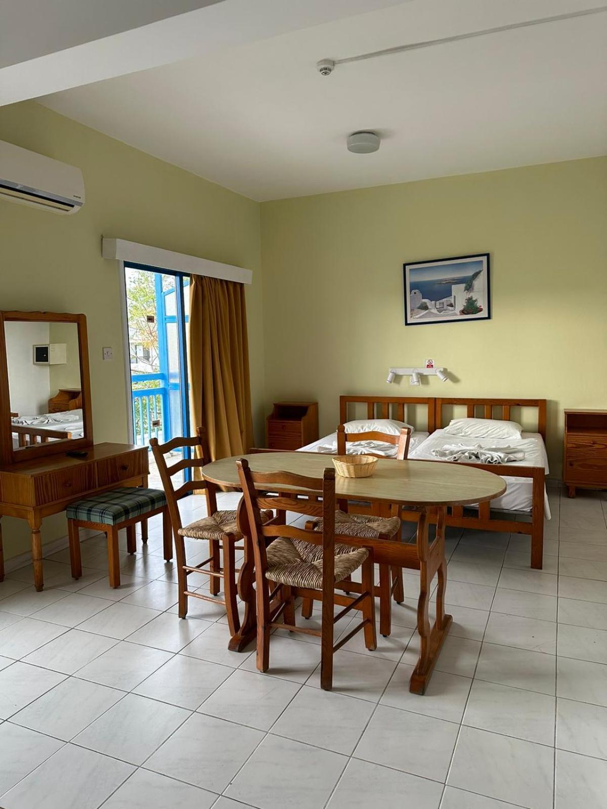 Island Budget Apartments Paphos Kültér fotó
